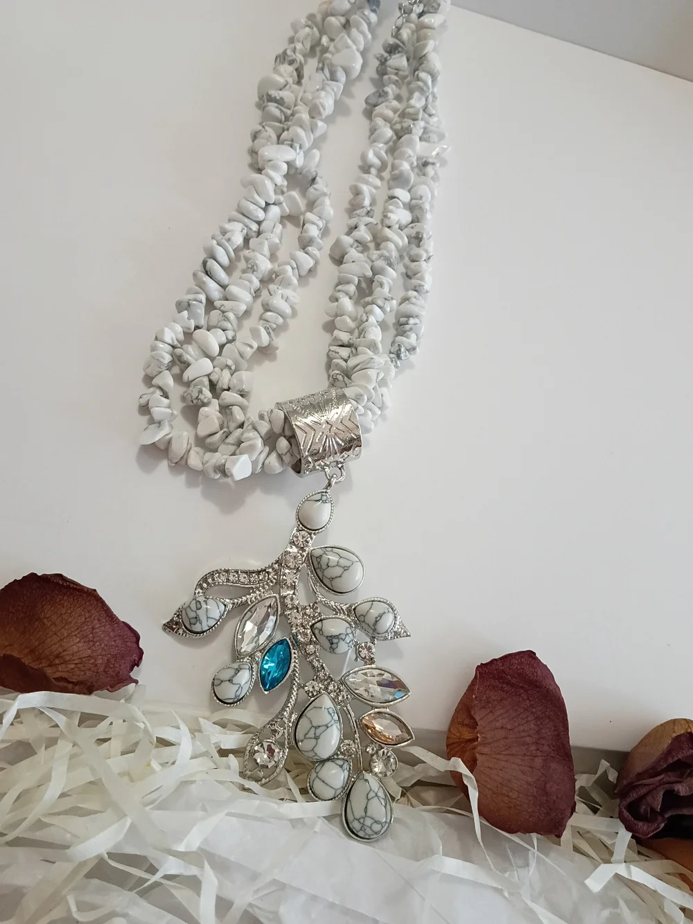 JTV White Howlite Chip Necklace with Silver Leaf Pendant and Aquamarine Accent